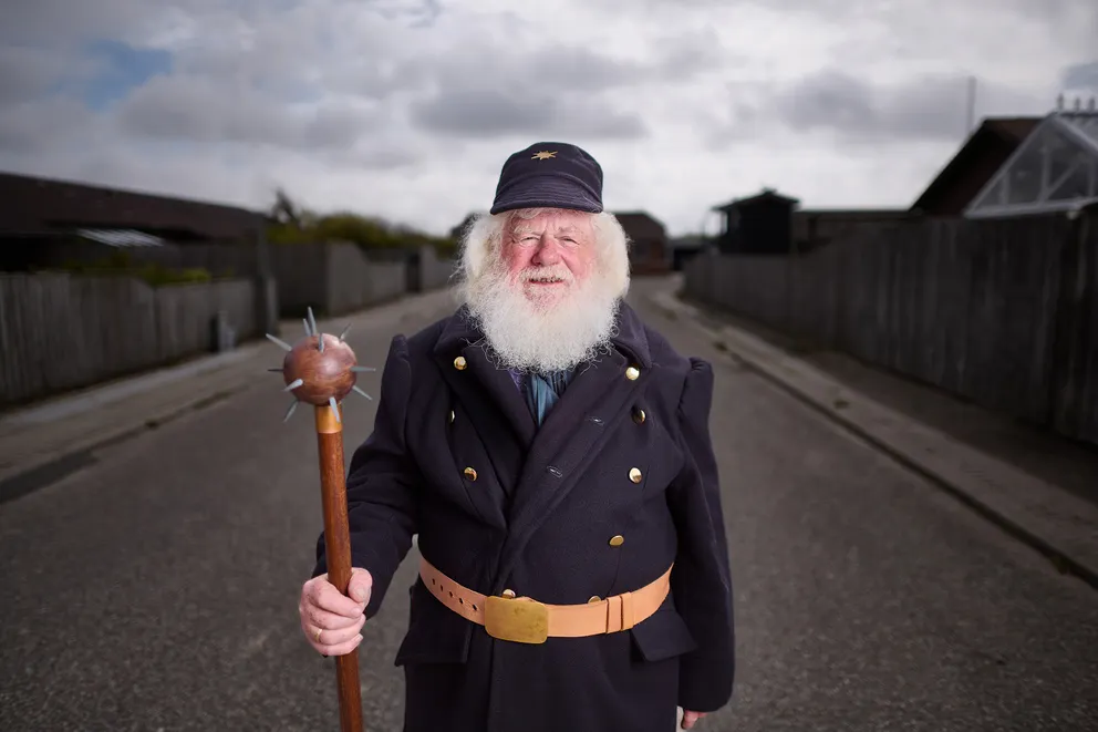 mand med vægterstav